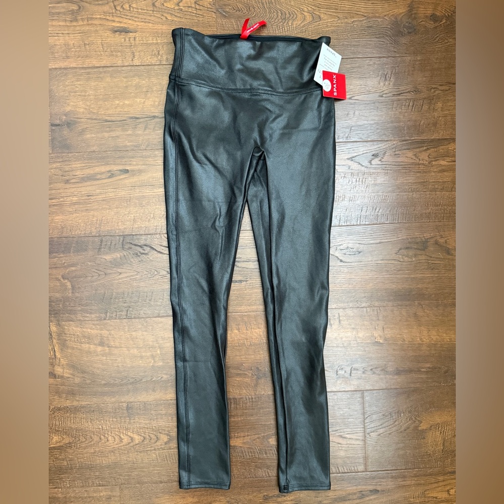 BRAND NEW - SPANXshape Faux Leather
Leggings Petite Small